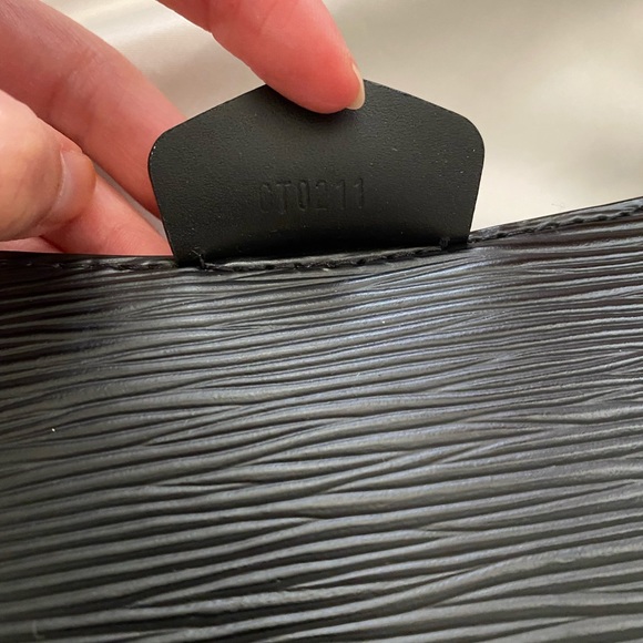 Louis Vuitton Easy Pouch on Strap - Picture 4 of 11